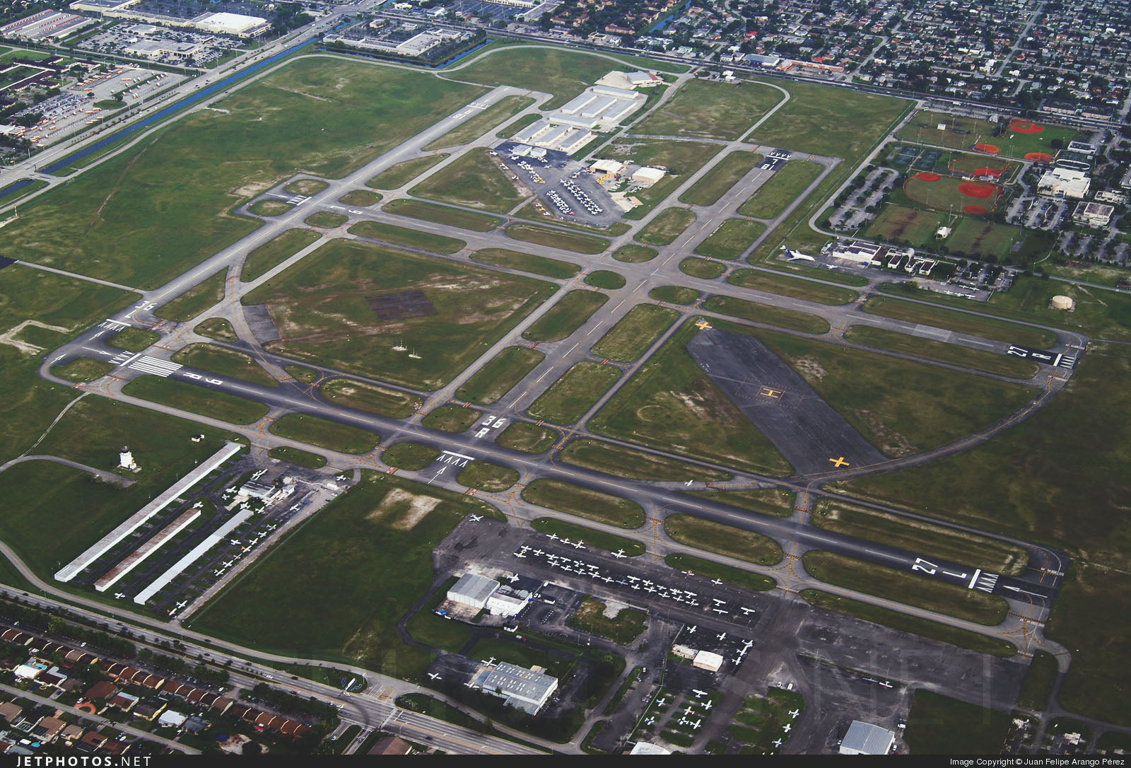 Airport traffic pattern procedures in the Sling 2 LSA at Dynasty Aviation